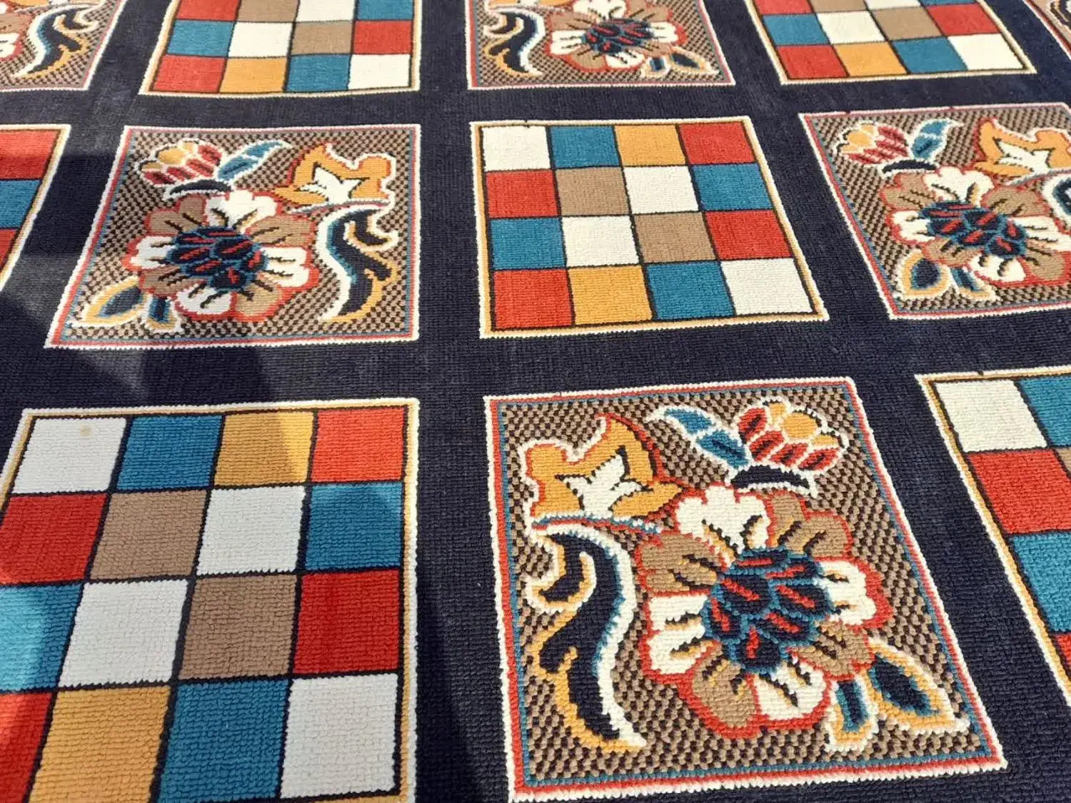 گلیم سرمه ای|فرش|ساوه, |دیوار