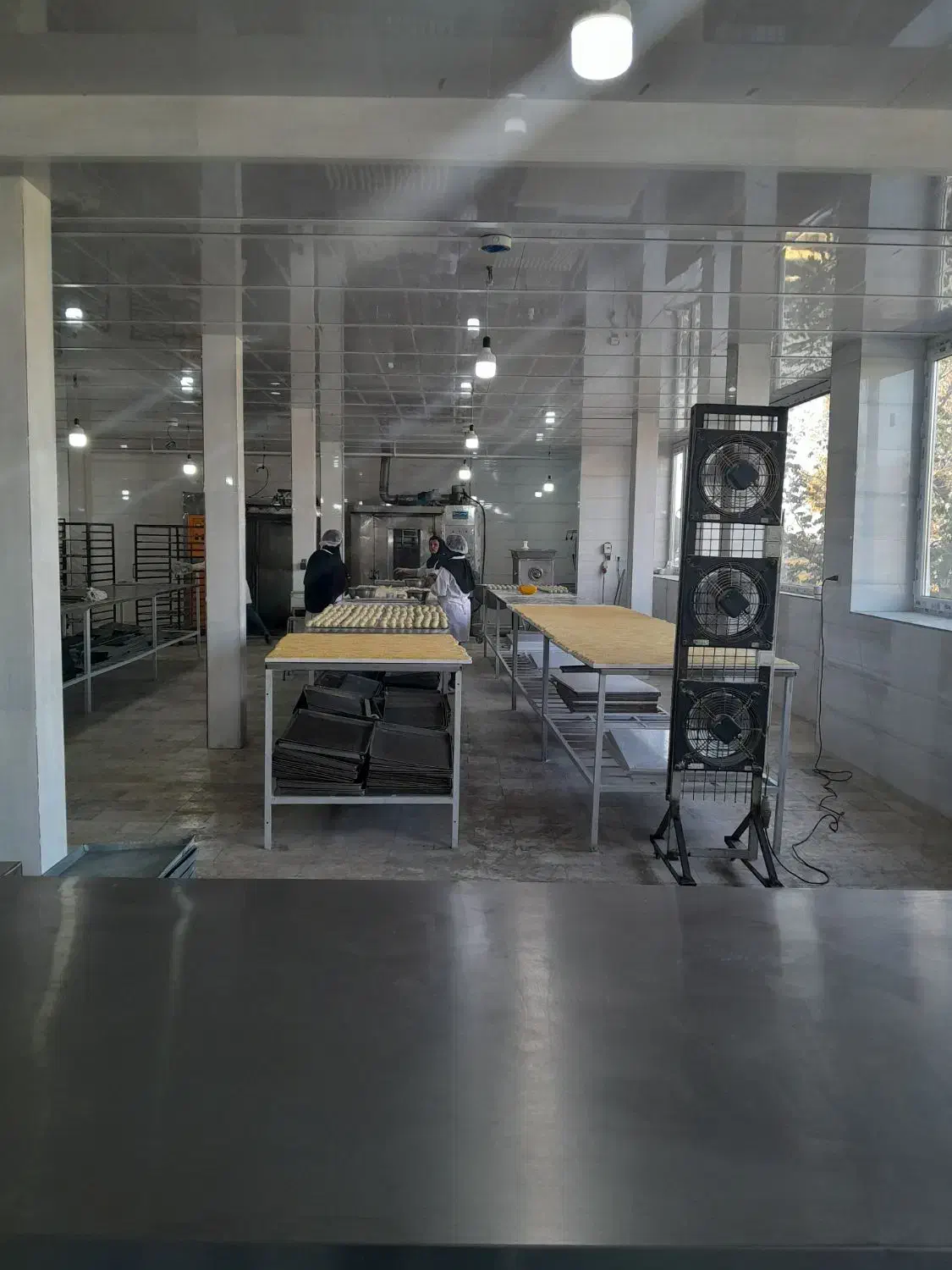 نیروی همکار قنادی|استخدام خدمات فروشگاه و رستوران|قزوین, |دیوار