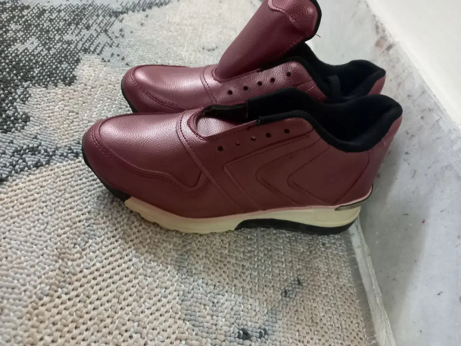 نیم بوت زنانه ۳۸|کیف، کفش، کمربند|سبزوار, قائم|دیوار