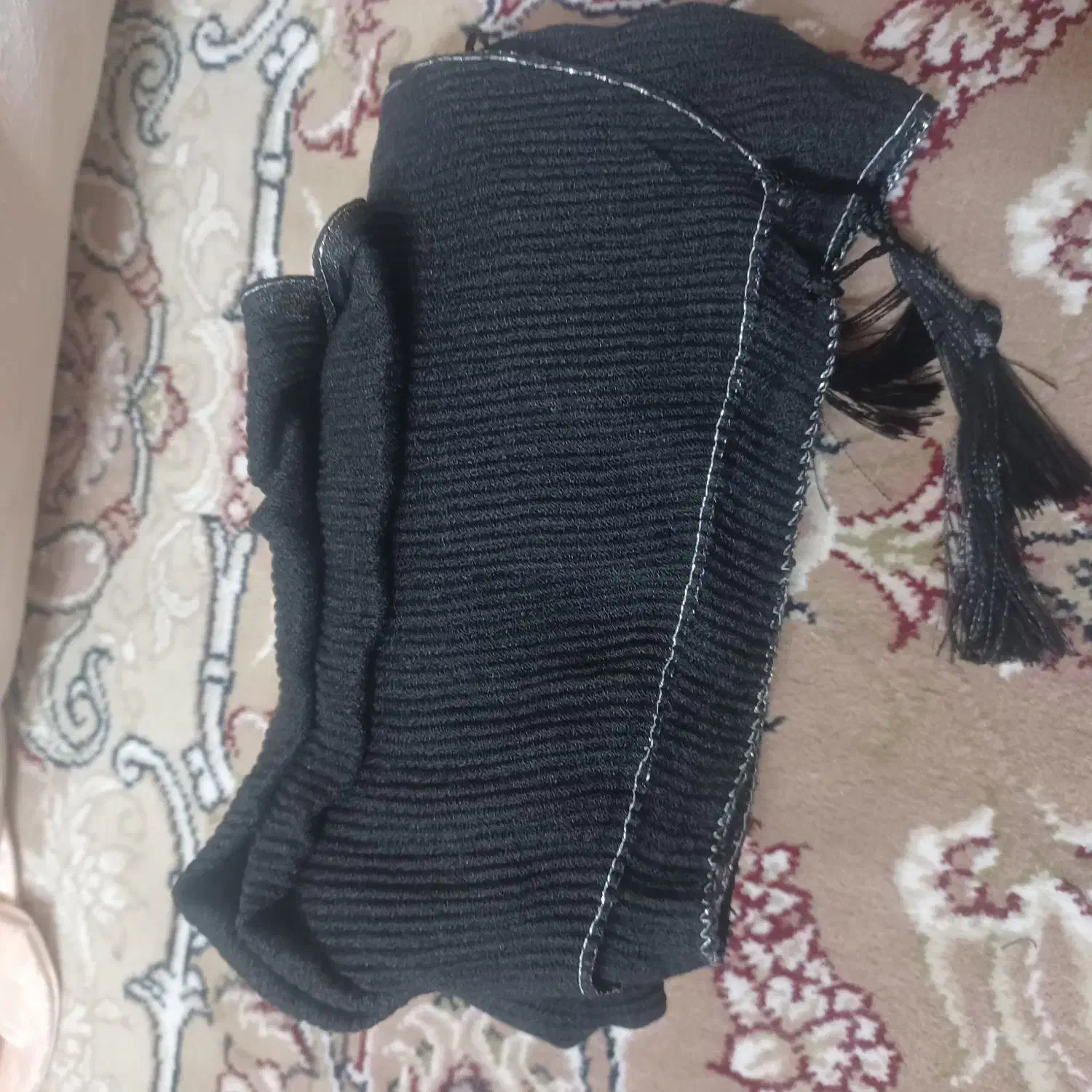 شال مشکی|لباس|ری, دیلمان|دیوار