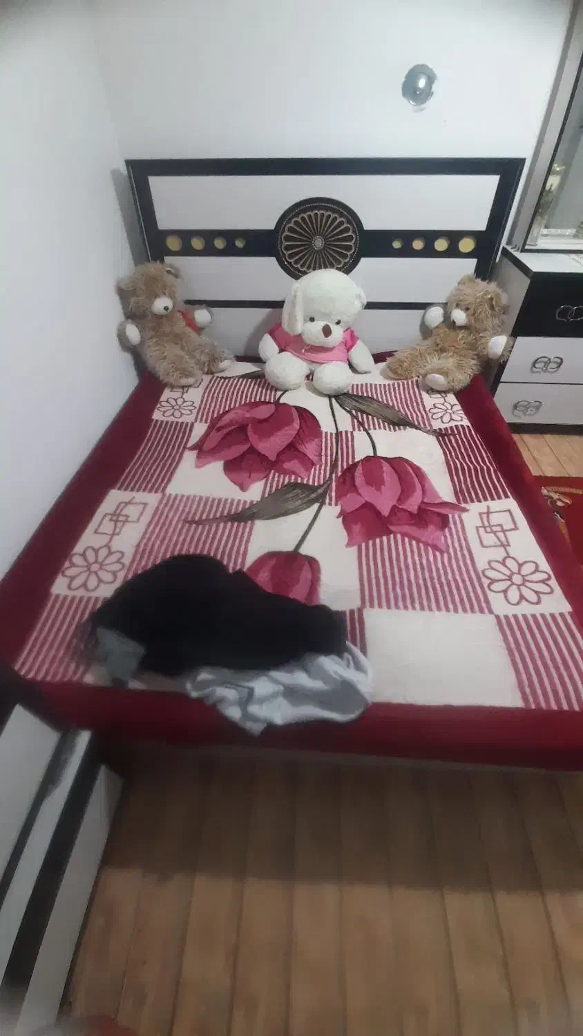 تخت خواب و میز آرایش|تخت و سرویس خواب|ماکو, |دیوار