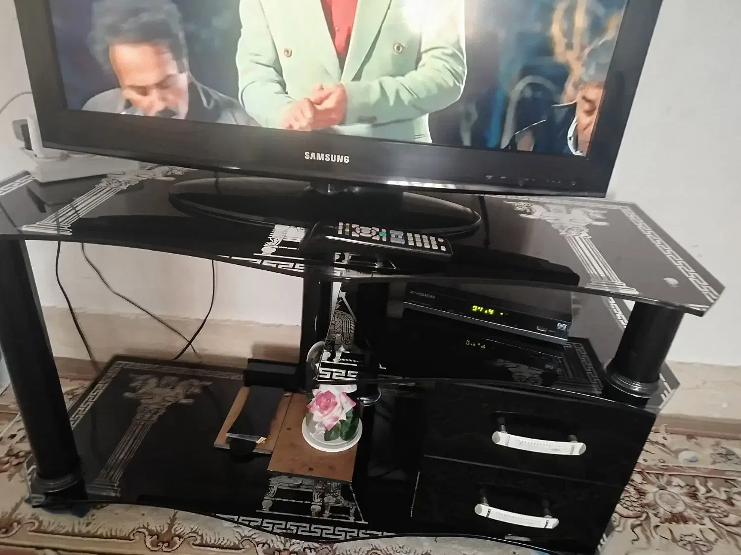 تلویزیون سامسونگ اصلی ۳۲ با زیر تلویزیون|تلویزیون و پروژکتور|خرم‌آباد, |دیوار