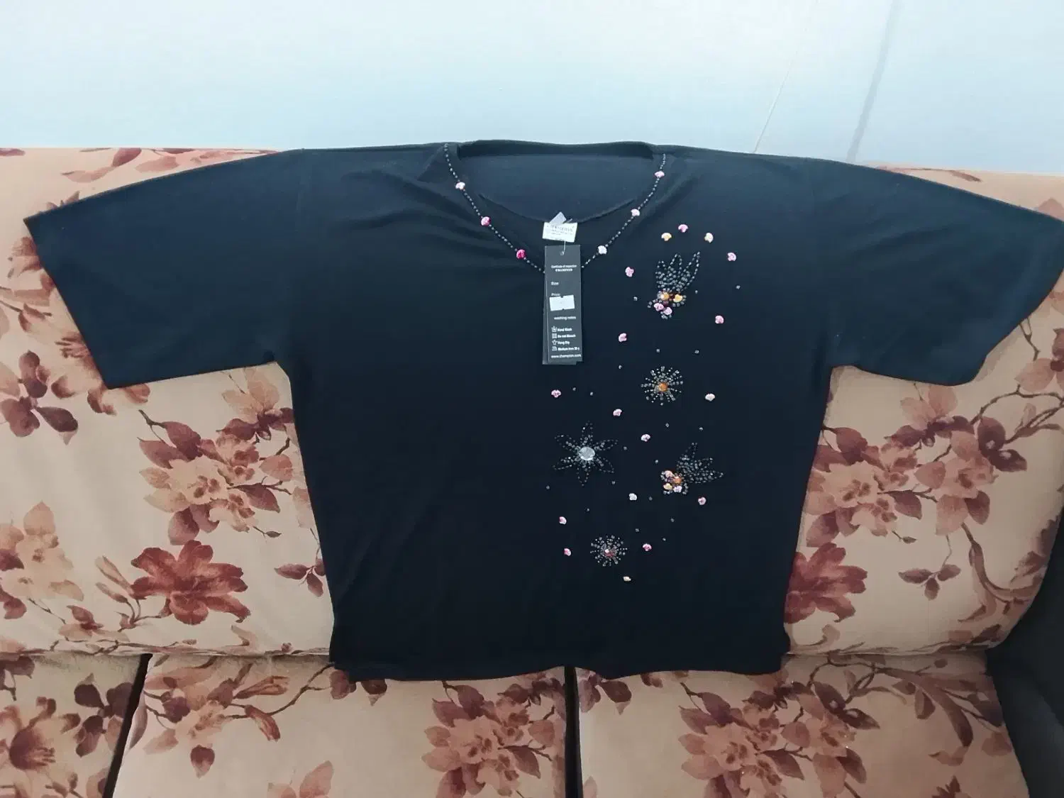 دو عدد تیشرت زنانه تایلندی اصل و یک دامن هندی|لباس|صدرا-فارس, فاز ۲|دیوار