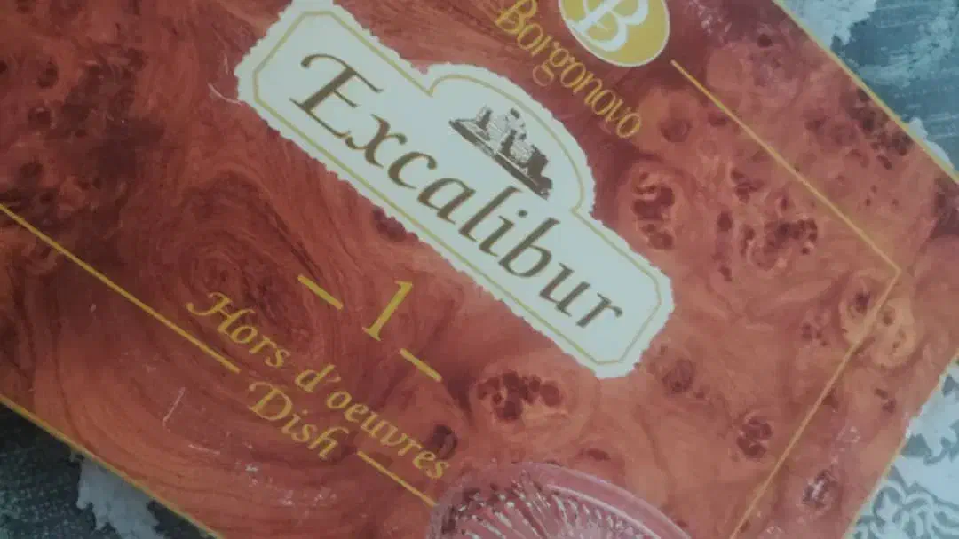 تعدادی ظروف کریستال|ظروف سرو و پذیرایی|گرمدره, |دیوار