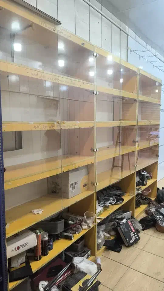 ویترین ایستاده چوبی|فروشگاه و مغازه|شاهینشهر, گزبرخوار|دیوار