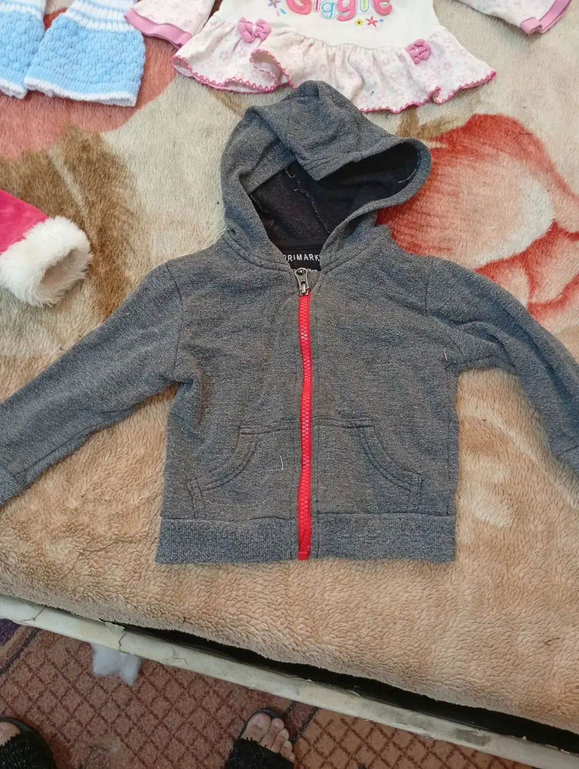 تعدادی لیاس دخترونه|کفش و لباس بچه|شیراز, سعدیه جنوبی|دیوار