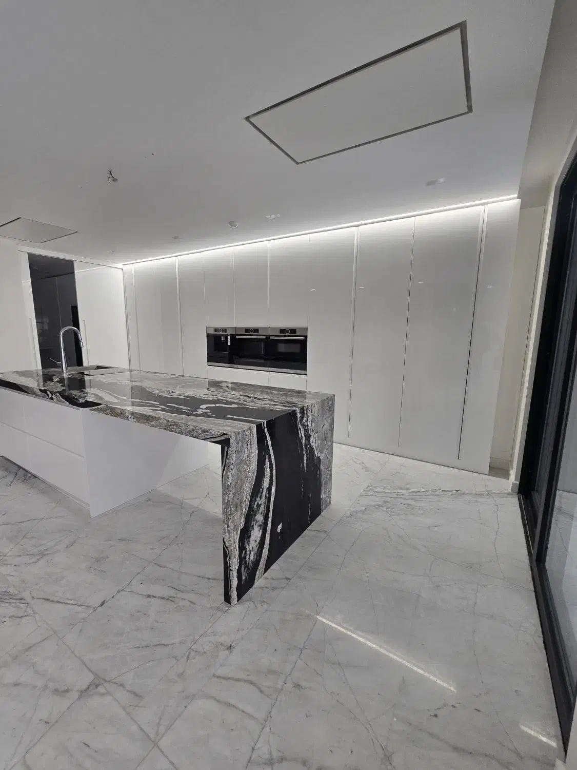 زعفرانیه لوکیشن تاپ ۱۵۰ متر کلید نخورده