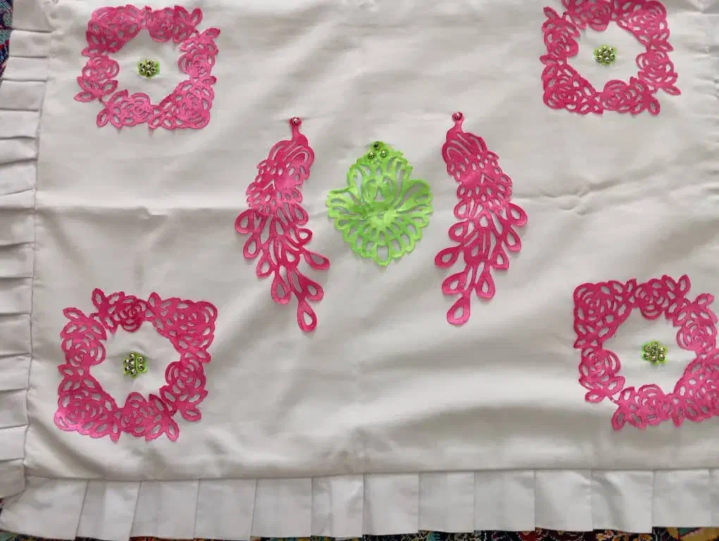 رو بالشتی|رختخواب، بالش، پتو|رودهن, |دیوار