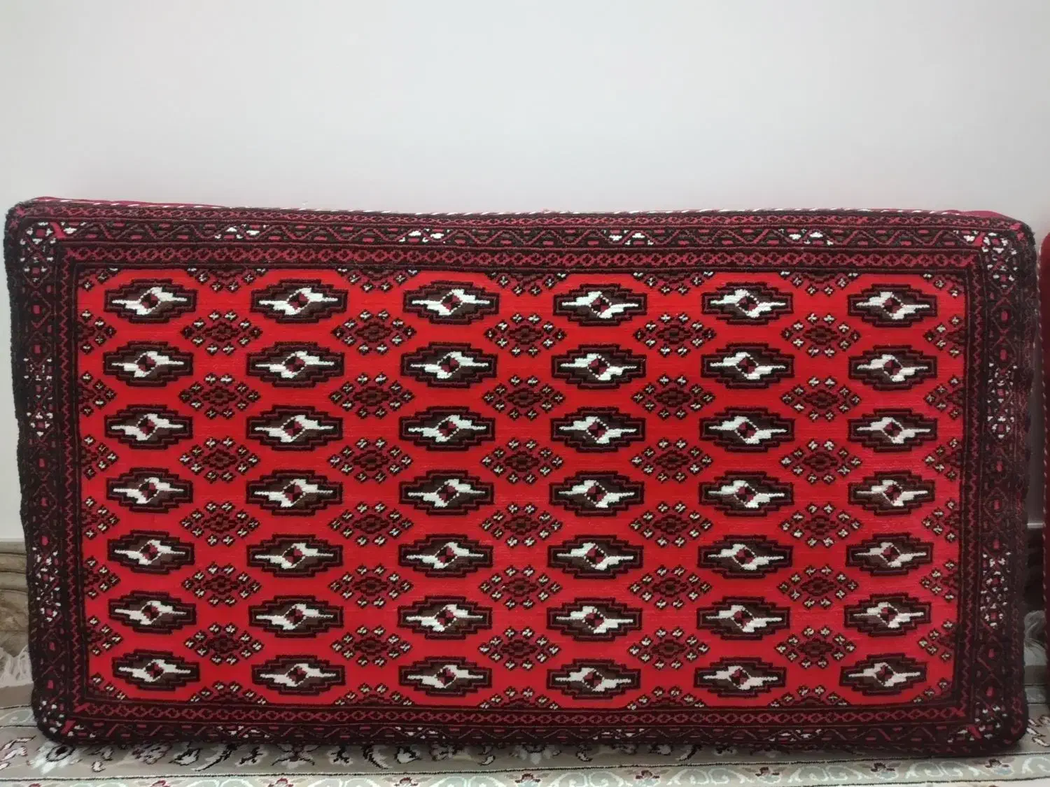 ۳ عدد پشتی قرمز|پشتی|آران و بیدگل, |دیوار