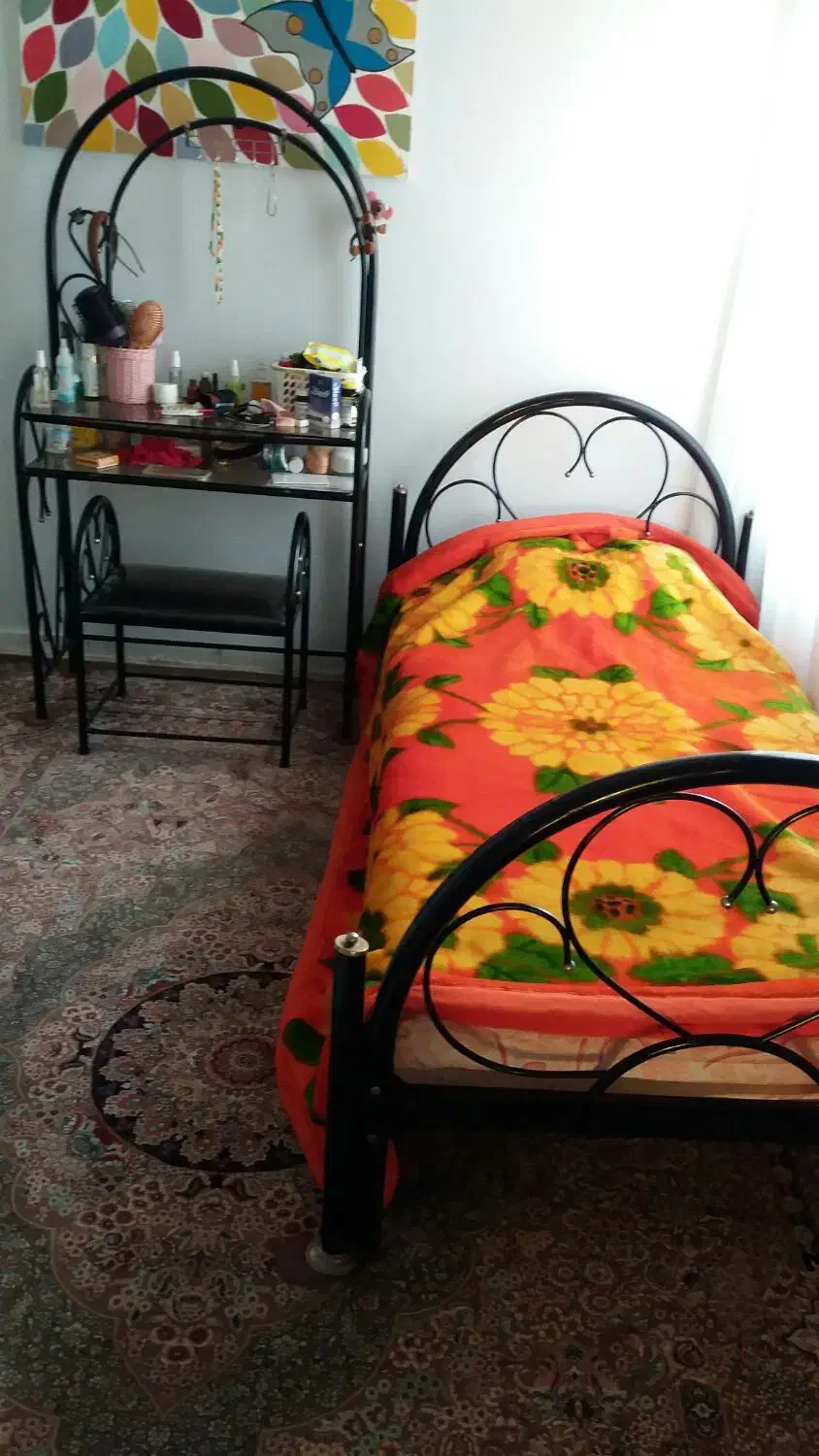 تخت ومیز توالت وصندلی ان محکم وزیبا|تخت و سرویس خواب|تهران, ایرانشهر|دیوار