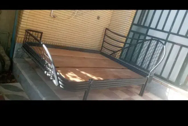 تخت فرفوژه ۲ نفره سالم و محکم|تخت و سرویس خواب|شیراز, کوشک بیدک|دیوار