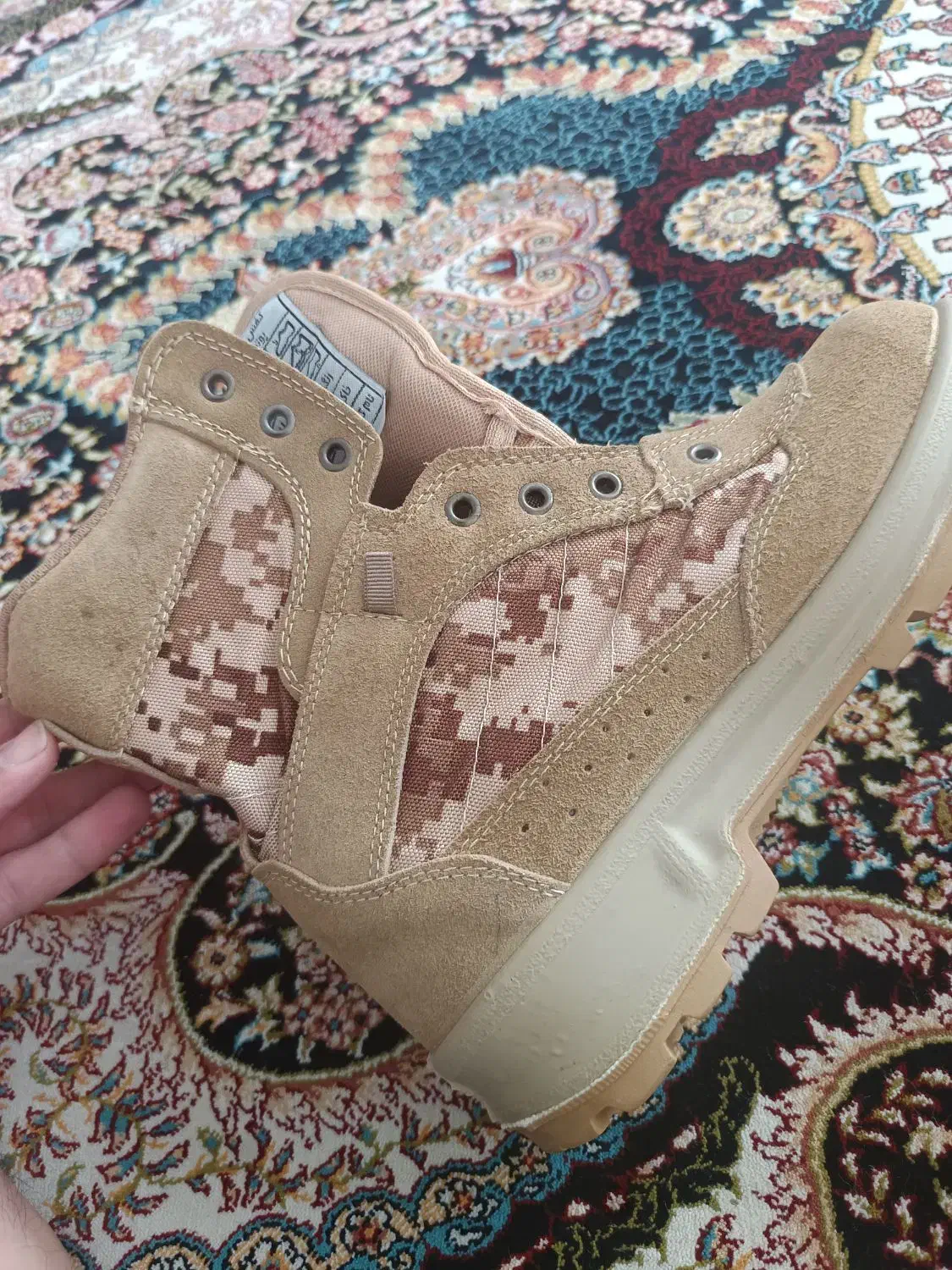 پوتین|کیف، کفش، کمربند|پرند, فاز ۵|دیوار