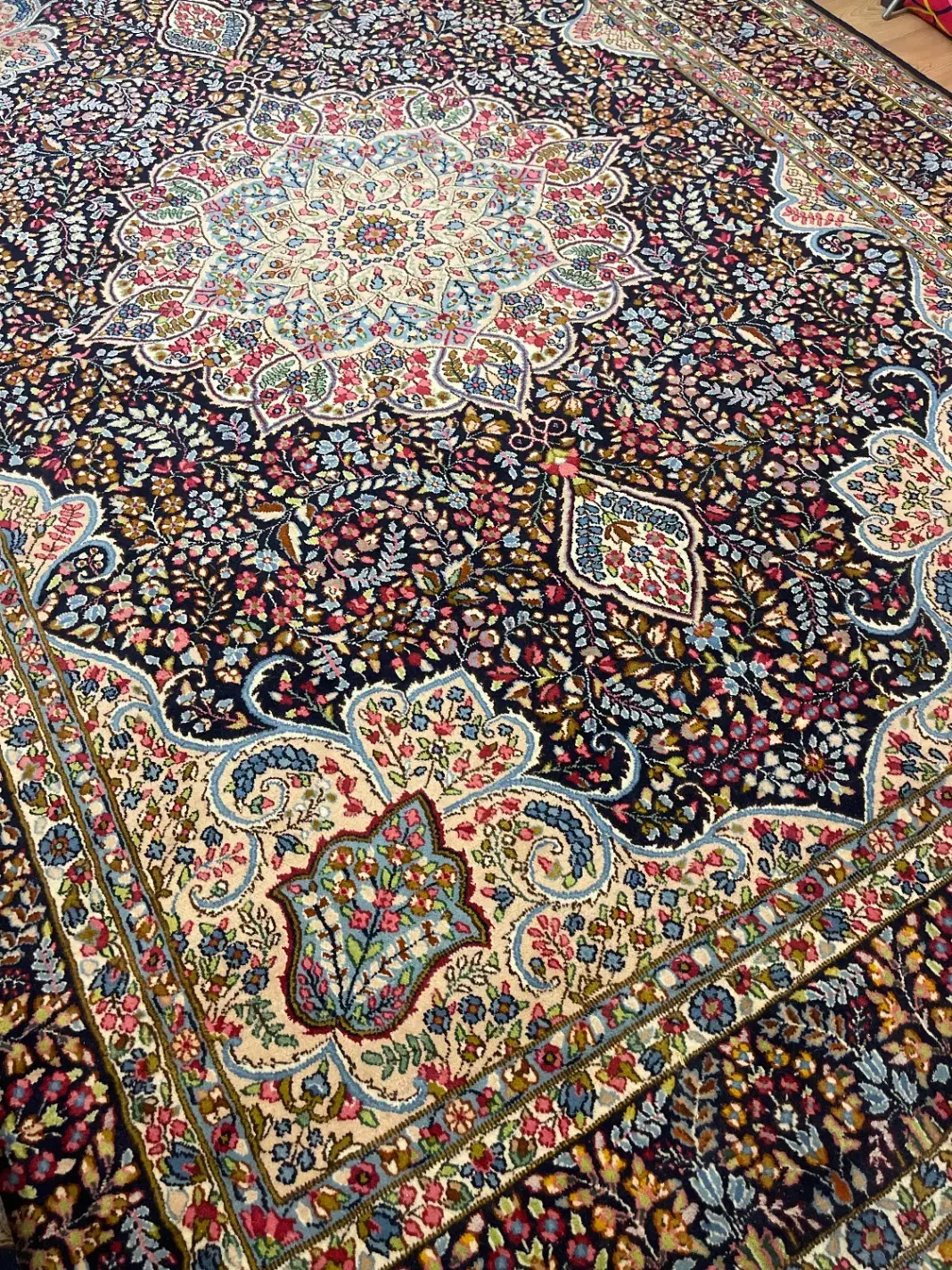 قالی ۹ متری دستبافت|فرش|کرمان, |دیوار