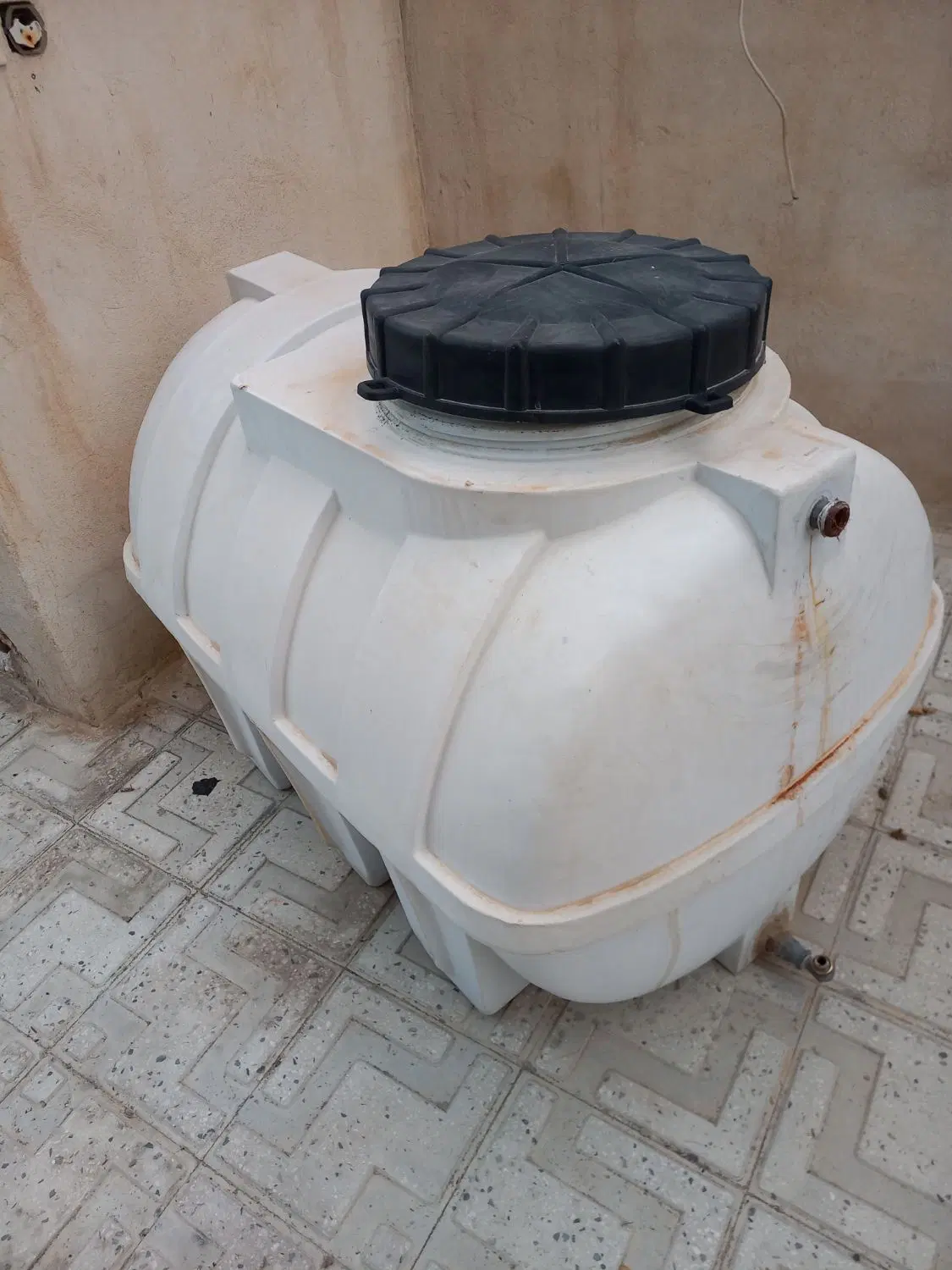 منبع آب|آب‌چکان و نظم‌دهنده ظروف|جهرم, |دیوار