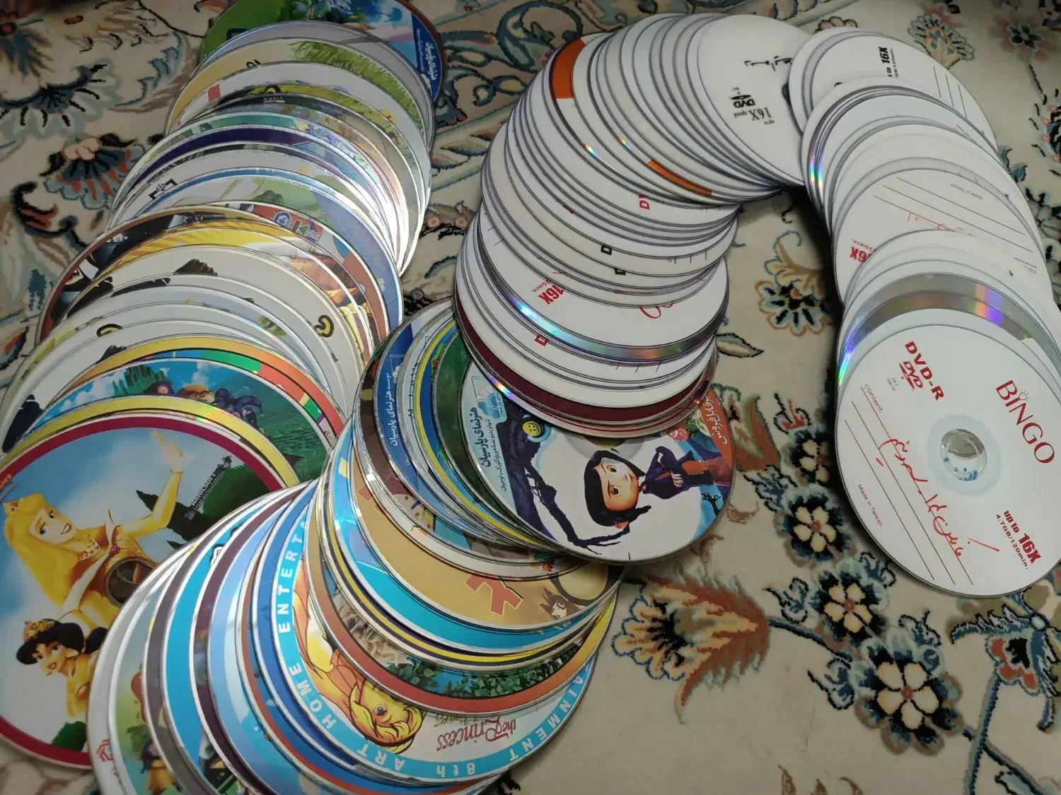 تعداد زیادی سی دی کارتون و فیلم|فیلم و موسیقی|شاهرود, |دیوار