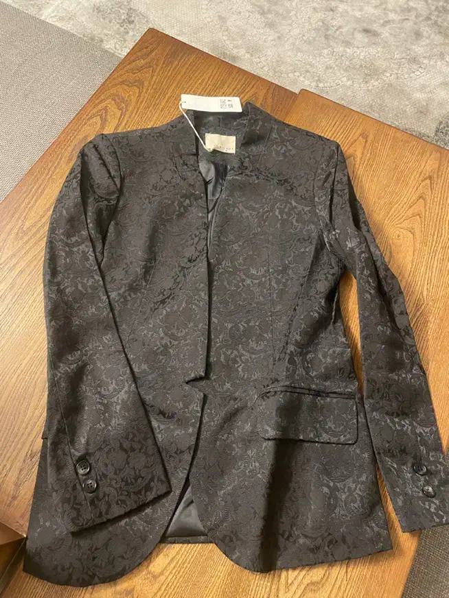 کت مجلسی نو|لباس|مشهد, بهشت|دیوار