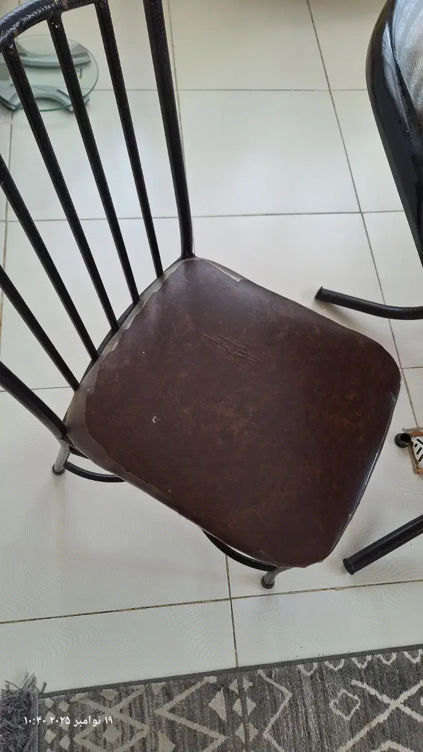 میز ناهار خوری ۴ نفره به همراه ۳عدد صندلی|میز و صندلی غذاخوری|کرمانشاه, |دیوار