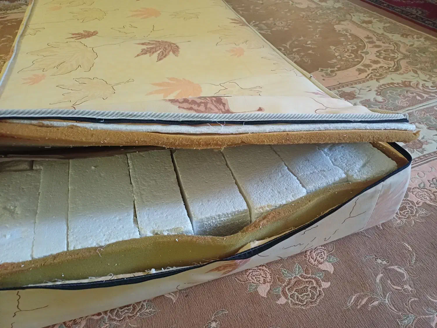 خوشخواب|تشک تختخواب|خوی, |دیوار