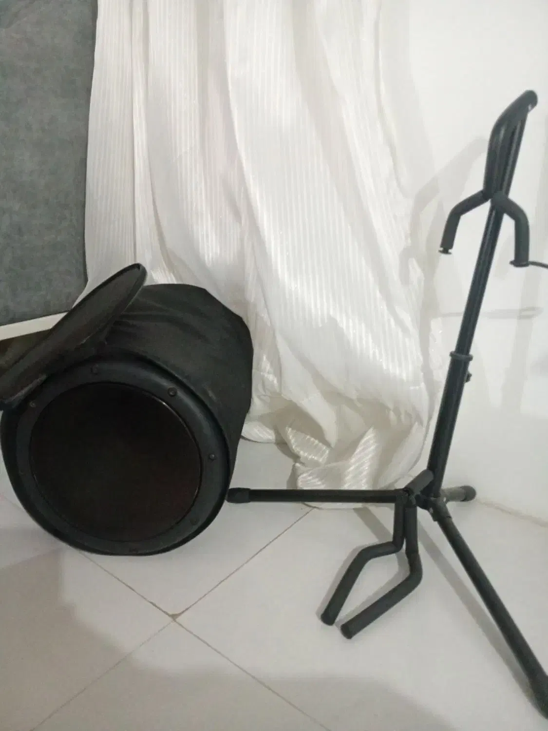 پایه گیتار ویه عدد داربوکانو|درام و پرکاشن|رشت, منظریه|دیوار