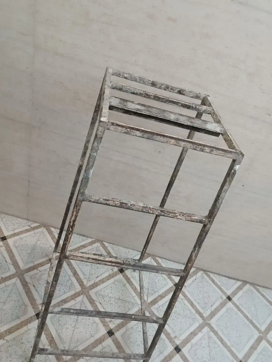 چهارپایه محکم|صندلی و نیمکت|اهواز, منبع اب|دیوار