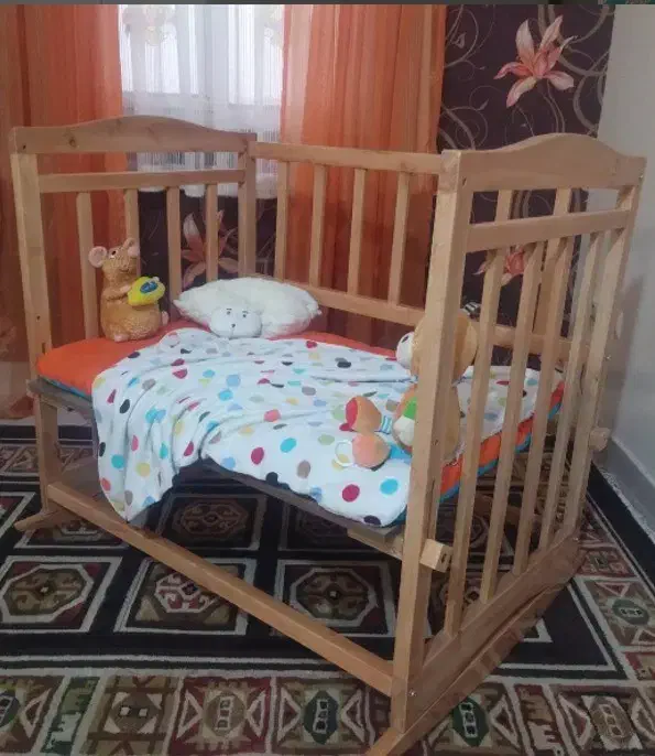 تخت کنار مادر چوبی|تخت و صندلی بچه|تهران, توحید|دیوار