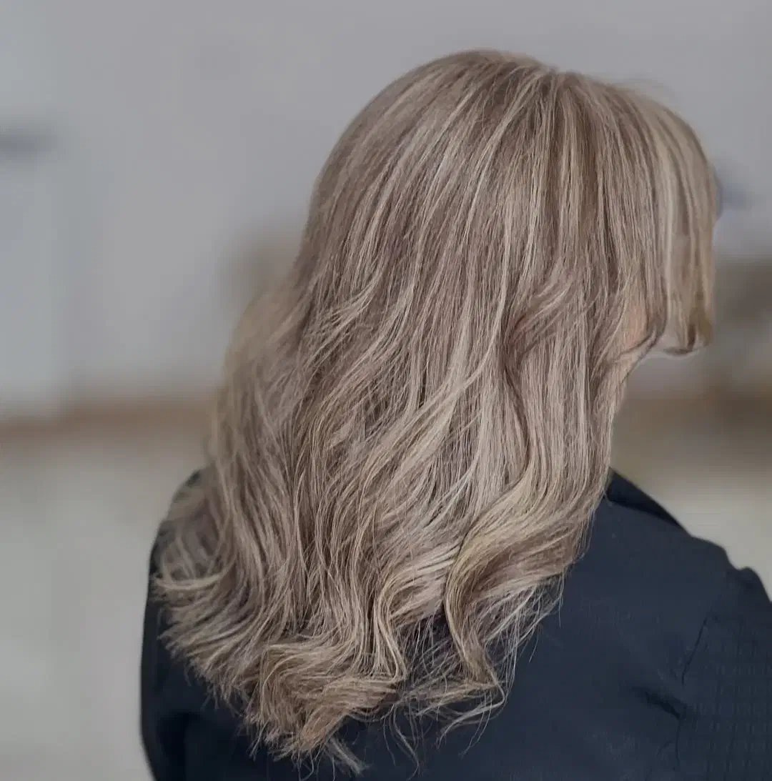 رنگ و لایت فقط با دریافت هزینه ی مواد|خدمات آرایشگری و زیبایی|ساری, |دیوار