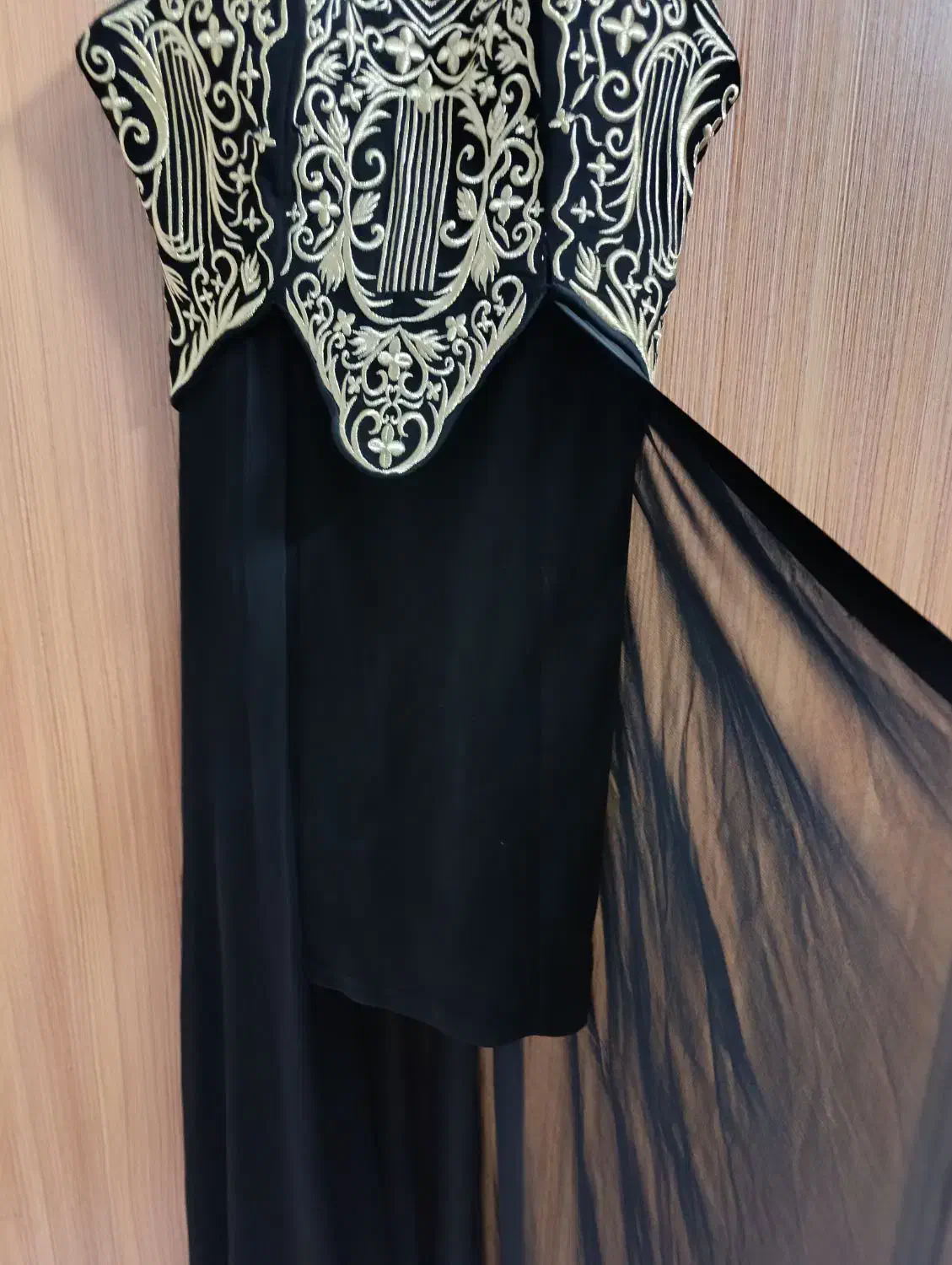 لباس مجلسی|لباس|اصفهان, وحید|دیوار