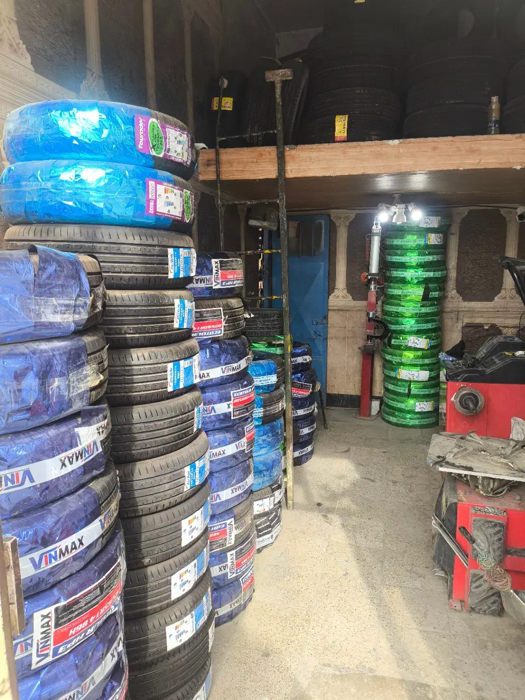 لاستیک ایرانی و خارجی|قطعات یدکی و لوازم جانبی|نجفآباد, باهنر|دیوار