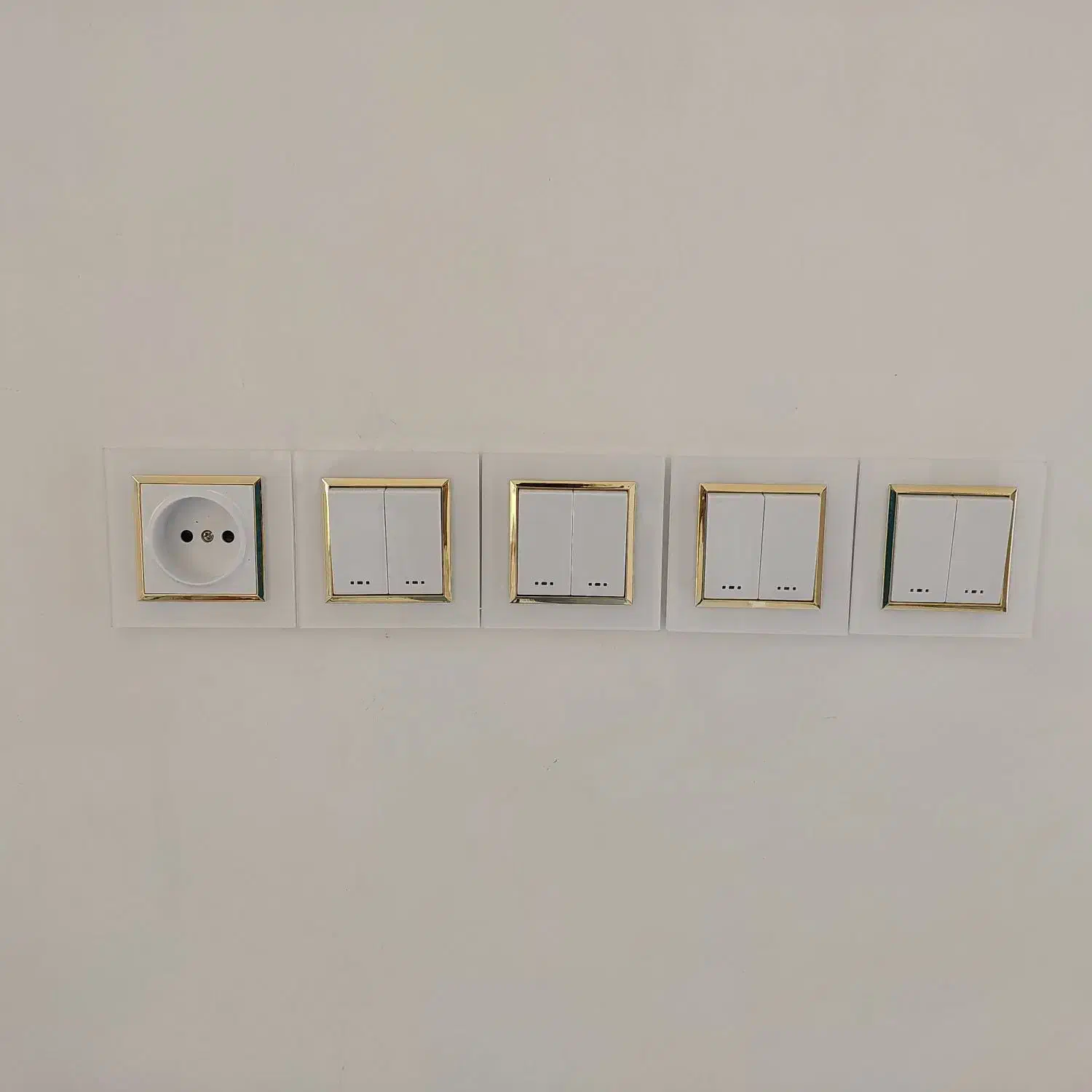 انجام کلیه خدمات برق 0 تا 100 ساختمانی|خدمات پیشه و مهارت|سنقر, |دیوار