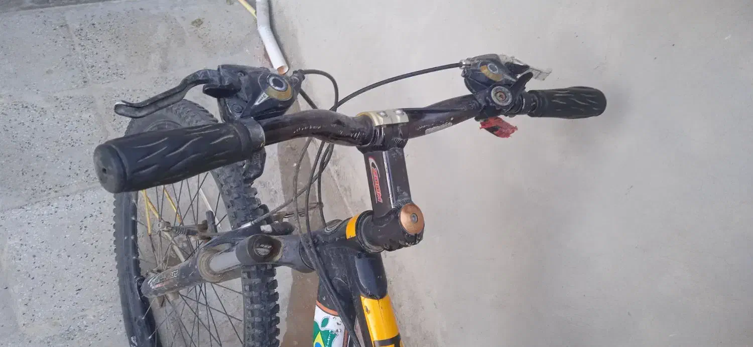 3عدد دوچرخه|دوچرخه، اسکیت، اسکوتر|ایوان, |دیوار