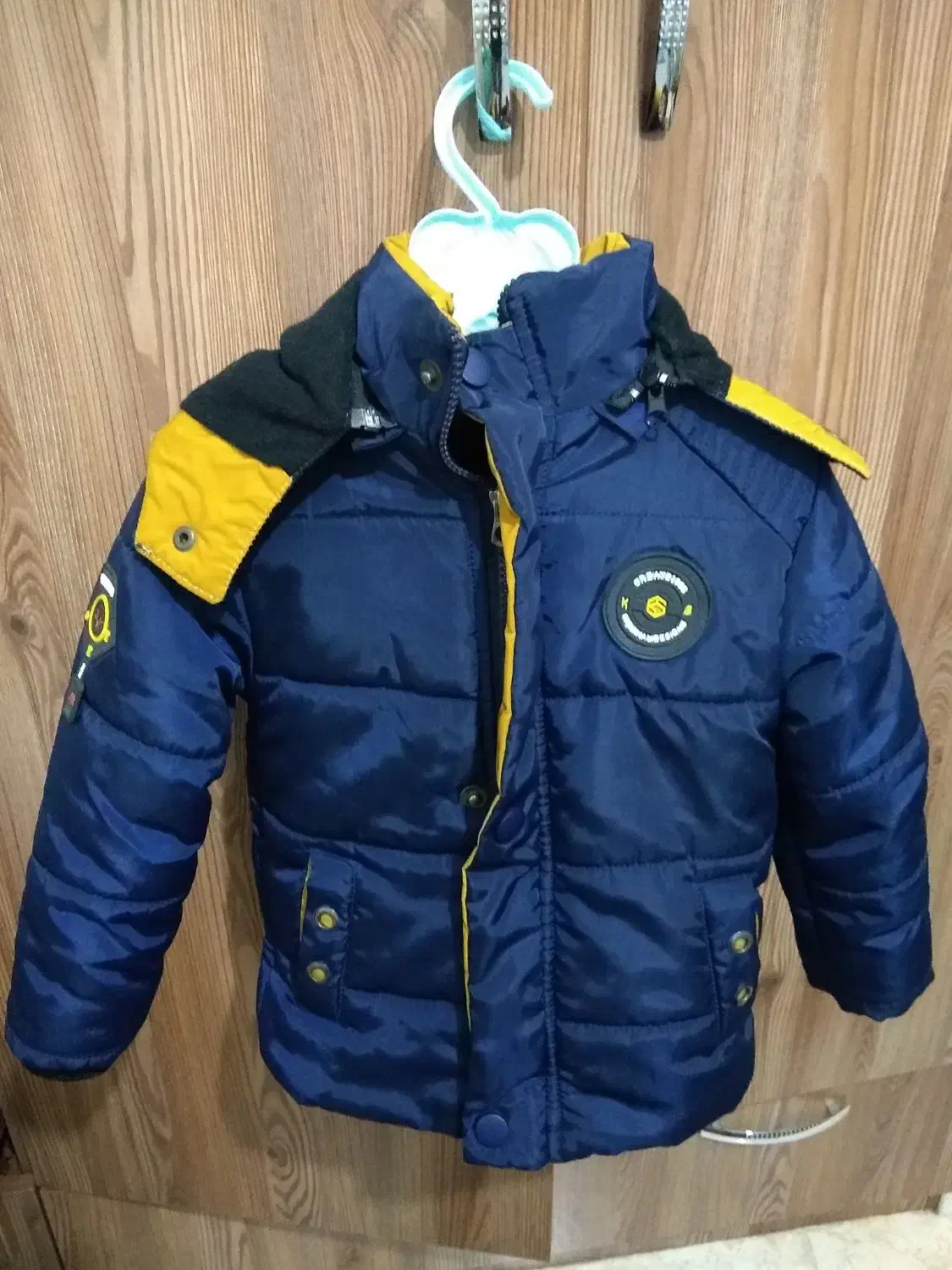 کاپشن بچگانه|کفش و لباس بچه|رشت, منظریه|دیوار