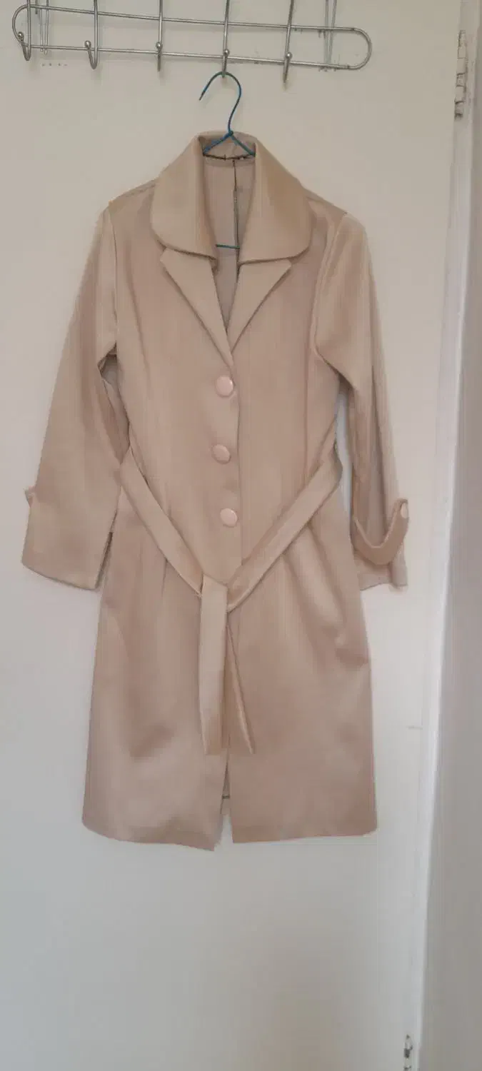 تعدادی پالتو و بارانی سایز ۳۸ همه باهم ۲میلیون|لباس|اندیشه, اندیشه فاز ۱|دیوار