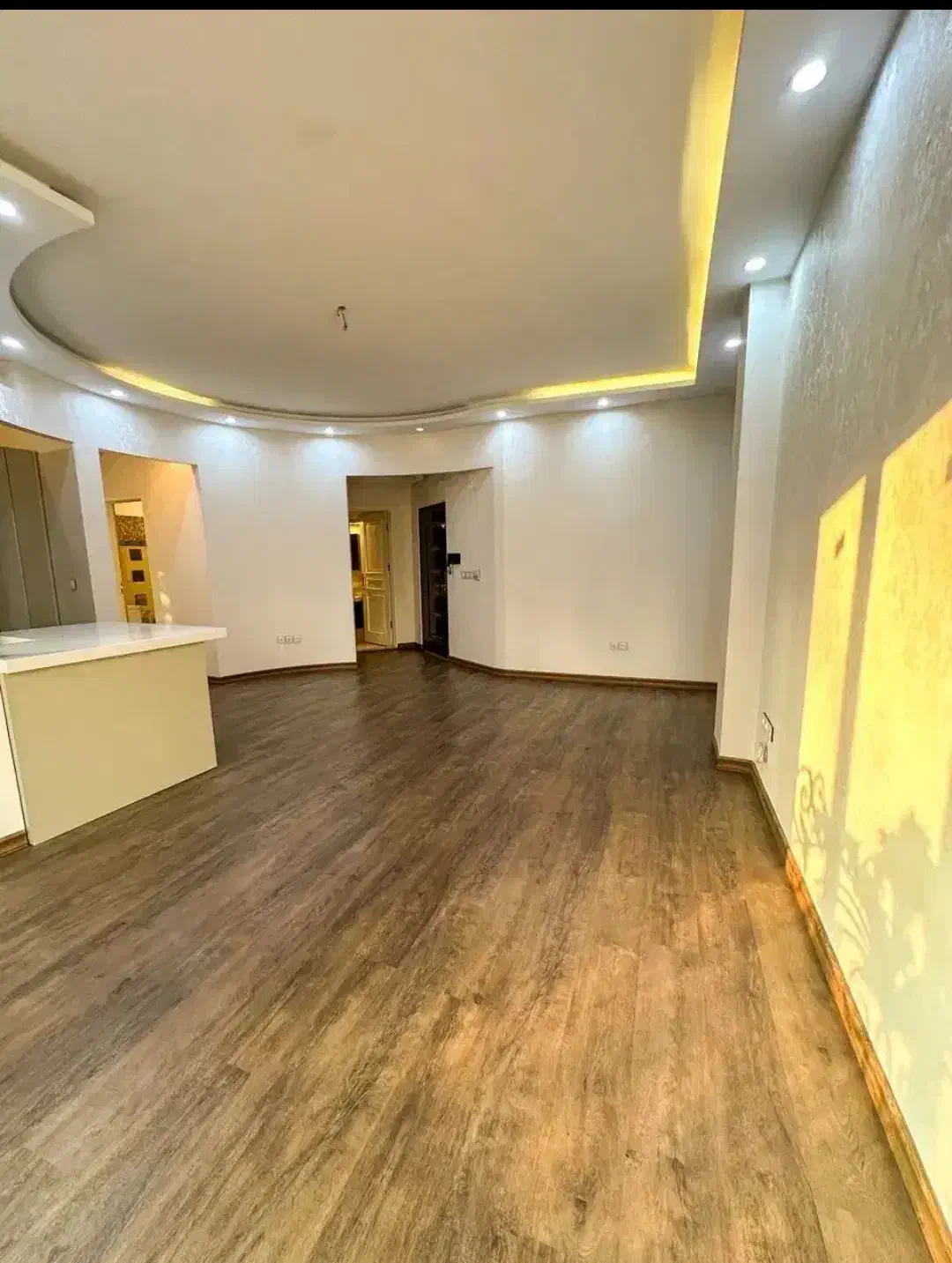 ایران زمین / 85 متر / رو به نما / آریامهر