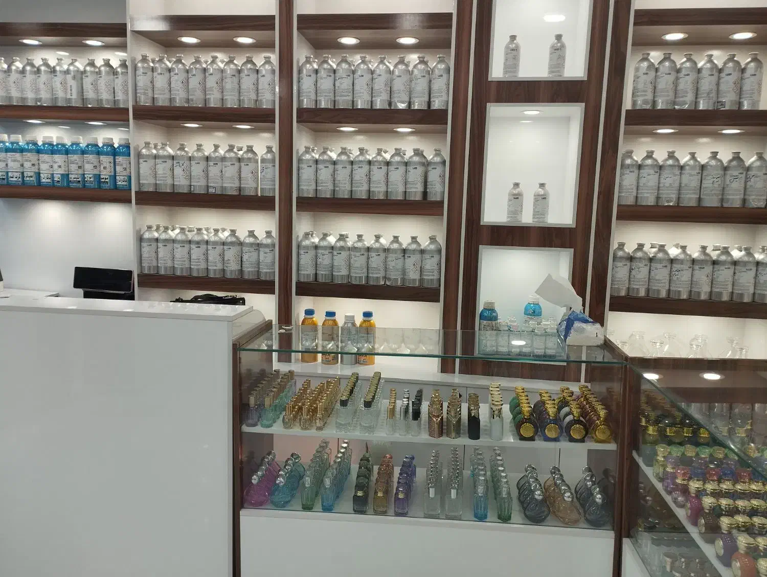 بزرگترین واردکننده بی واسطه عطر و اسانس ایران|عمدهفروشی|تهران, پامنار|دیوار