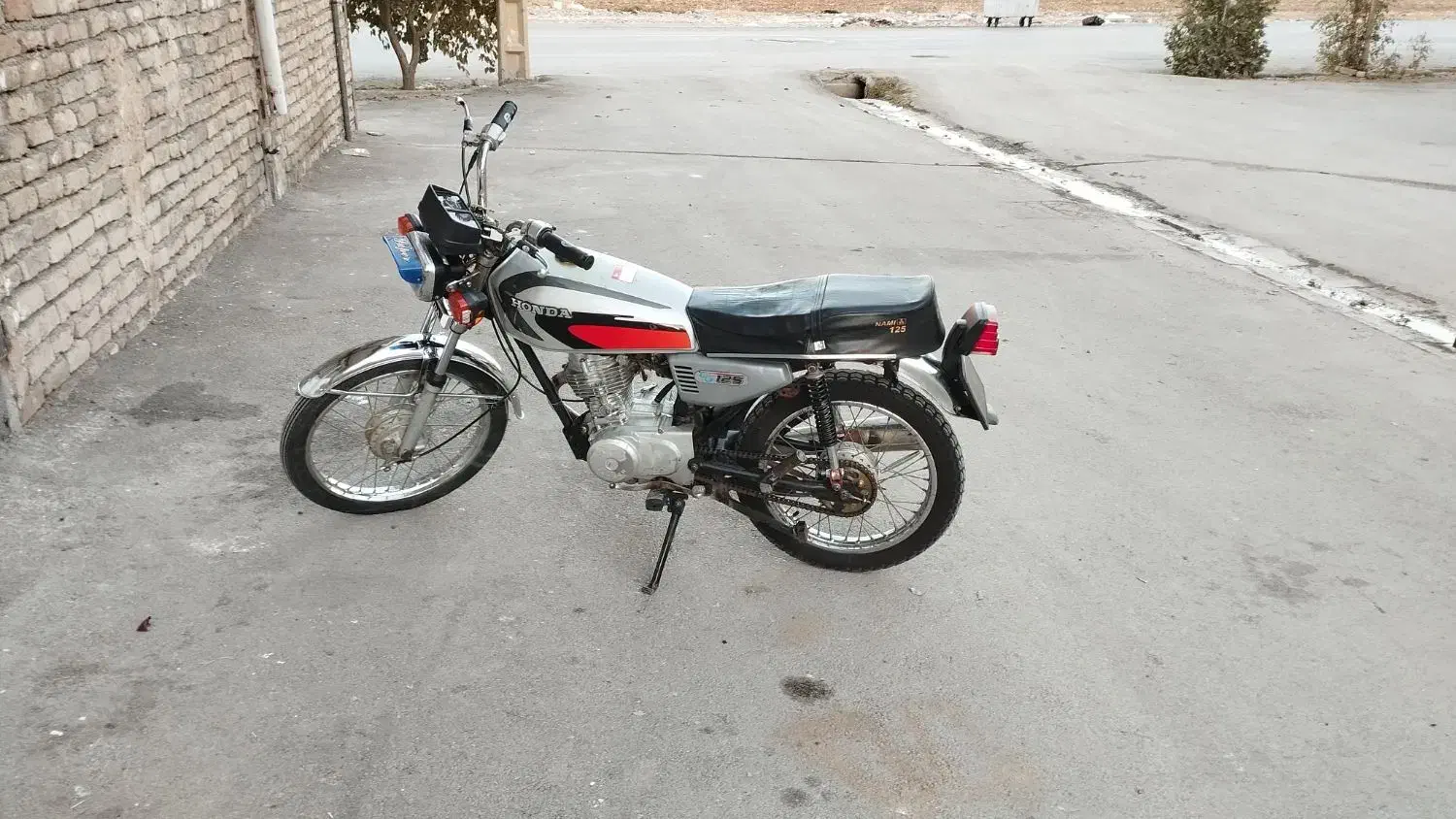 موتور مزایده نقره ای بسیار سالم تمیر|موتورسیکلت|نورآباد, |دیوار