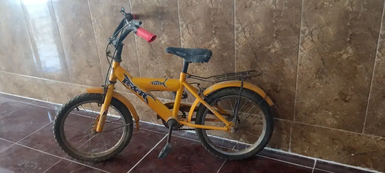 یکسری صندلی آزمایشگاهی ، دوچرخه و..|میز و صندلی غذاخوری|سیرجان, |دیوار