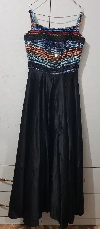 لباس مجلسی|لباس|رشت, کاکتوس|دیوار