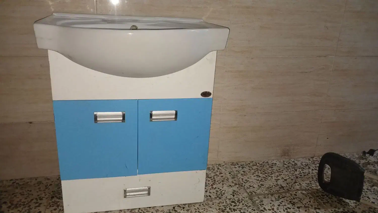 روشویی کابینتی تمیز|لوازم سرویس بهداشتی|اهواز, منبع اب|دیوار