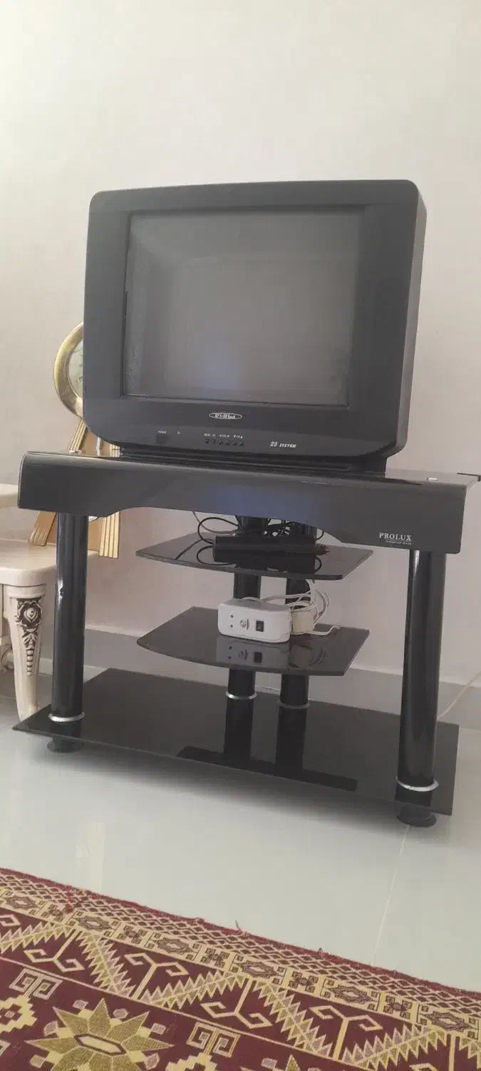 تلویزیون صاایران و میز تلویزیون شیشه ی در حد نو|تلویزیون و پروژکتور|بندرعباس, |دیوار