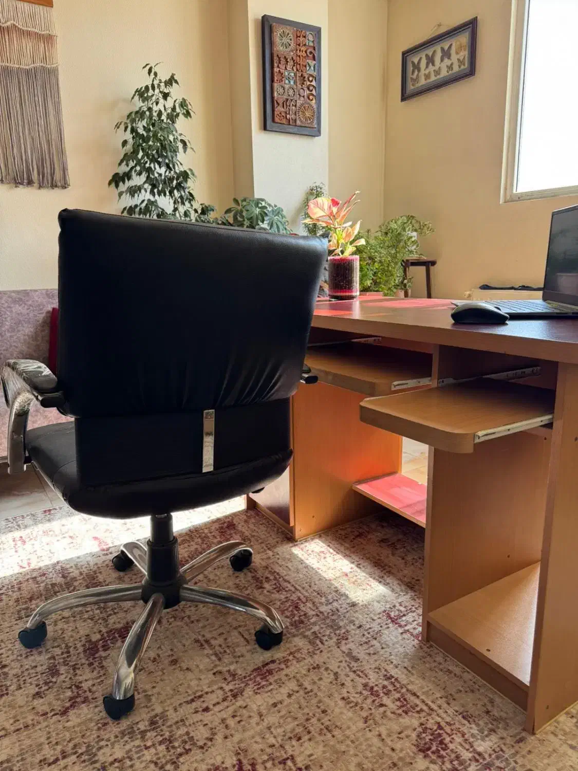 میز کامپیوتر ۱۳۰×۶۰ با صندلی ارگونومیک|میز تحریر و کامپیوتر|شاهینشهر, خانه کارگر|دیوار