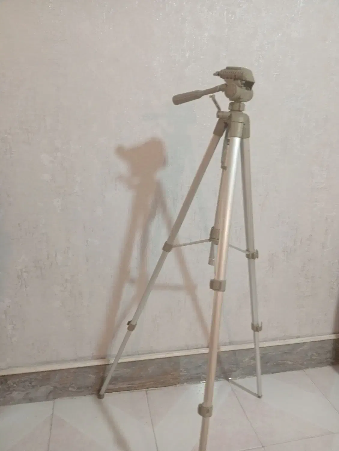 پای دوربین|دوربین عکاسی و فیلم‌برداری|قدس, شهر‌قدس|دیوار