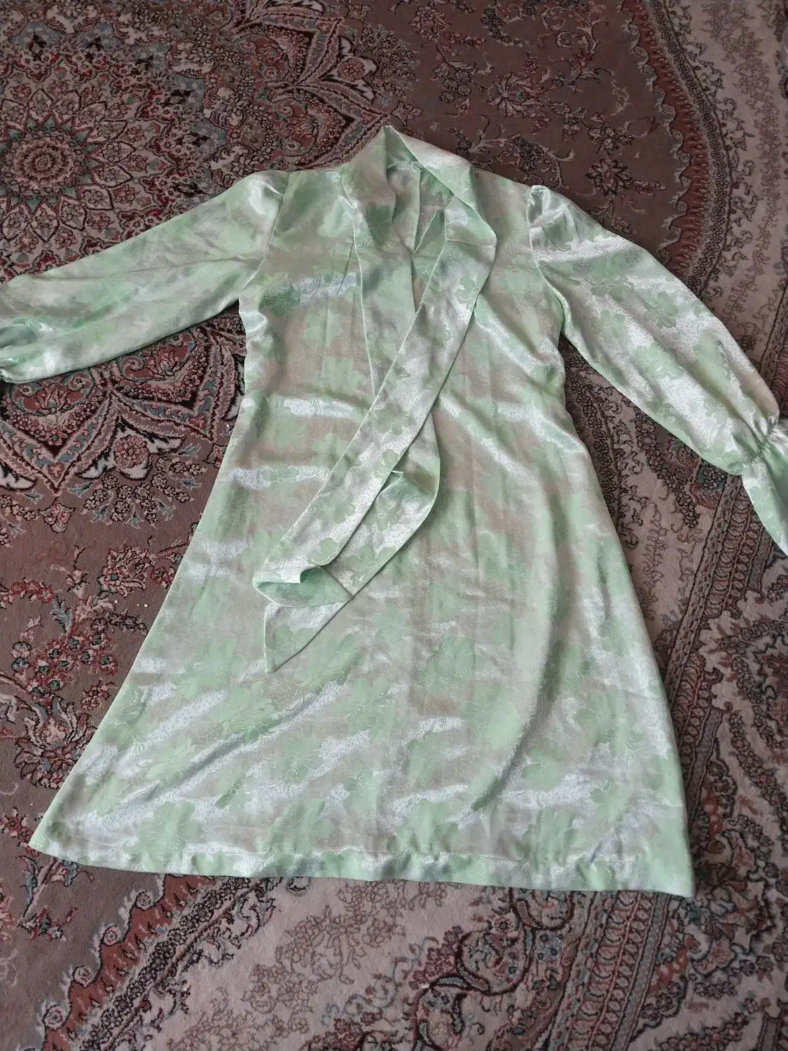 پیراهن|لباس|نجفآباد, گلدشت|دیوار