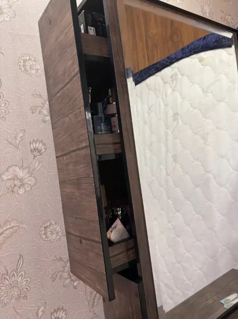 میز آرایشی|جاکفشی، کمد، دراور|بندر ماهشهر, |دیوار