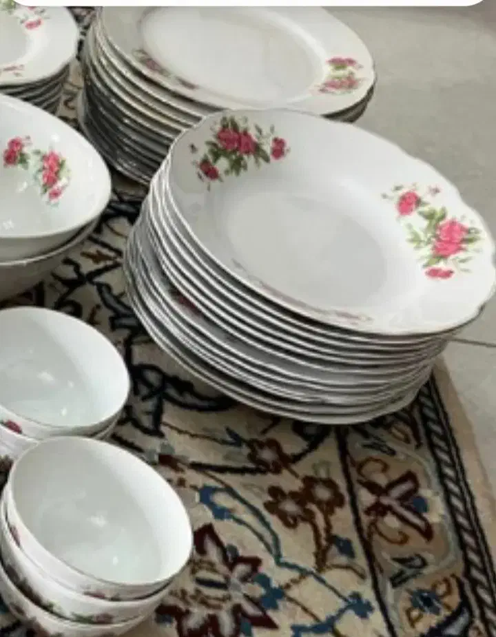 تعدادی وسایل منزل بفروش میرسد فوری|ظروف سرو و پذیرایی|کرج, اصفهانی‌ها|دیوار