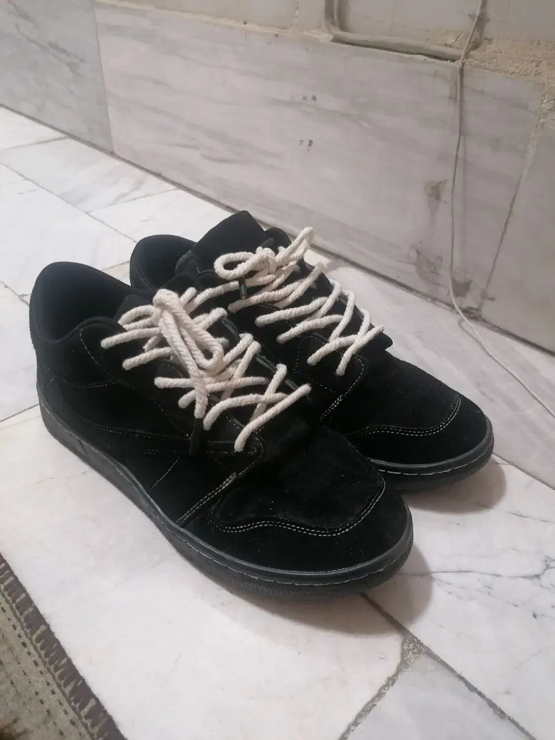 کفش پسرانه|کیف، کفش، کمربند|اندیشه, اندیشه فاز ۳|دیوار