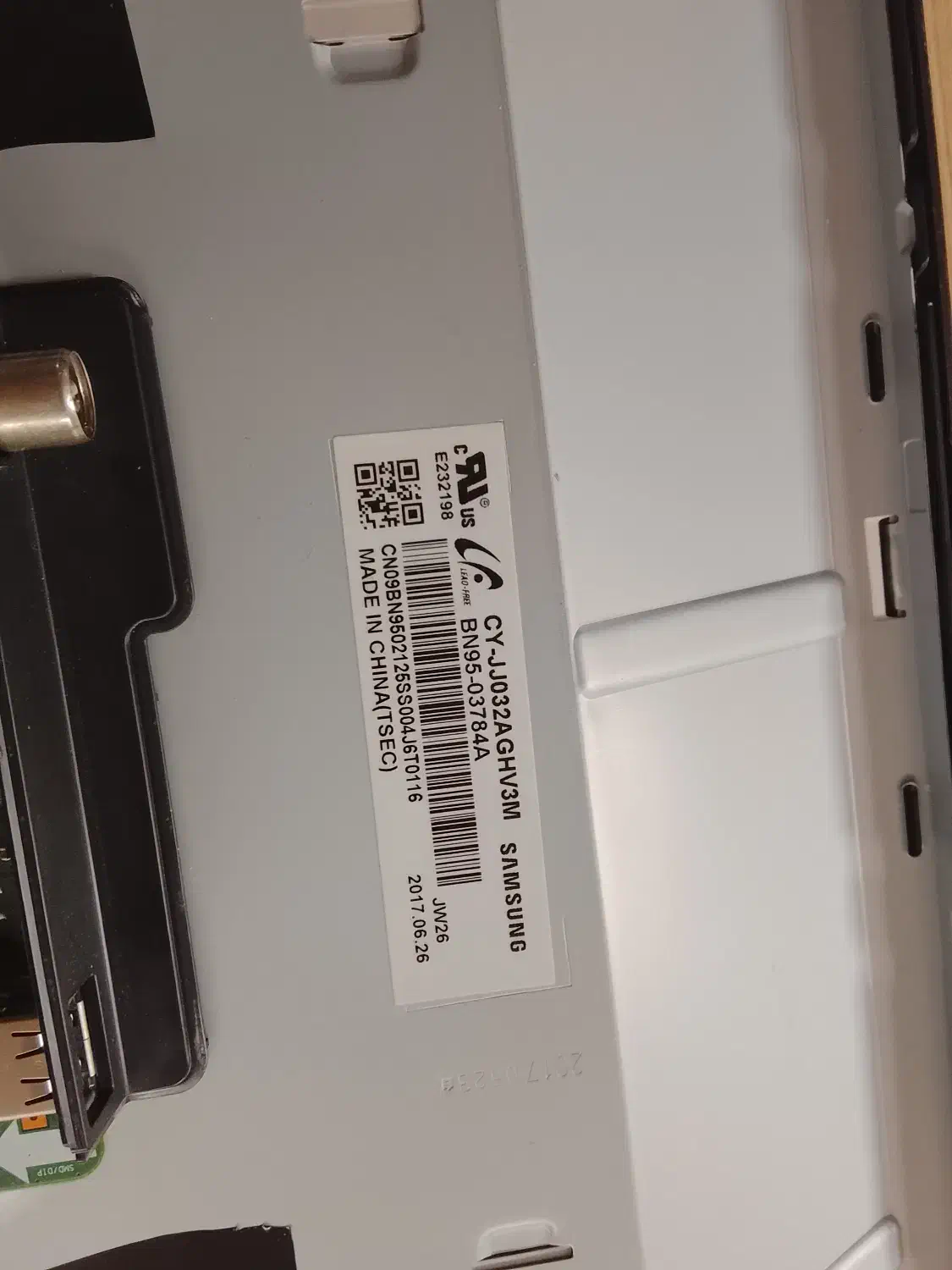 سامسونگ 32 پنل صدمه دیده|تلویزیون و پروژکتور|اصفهان, باغ فدک|دیوار