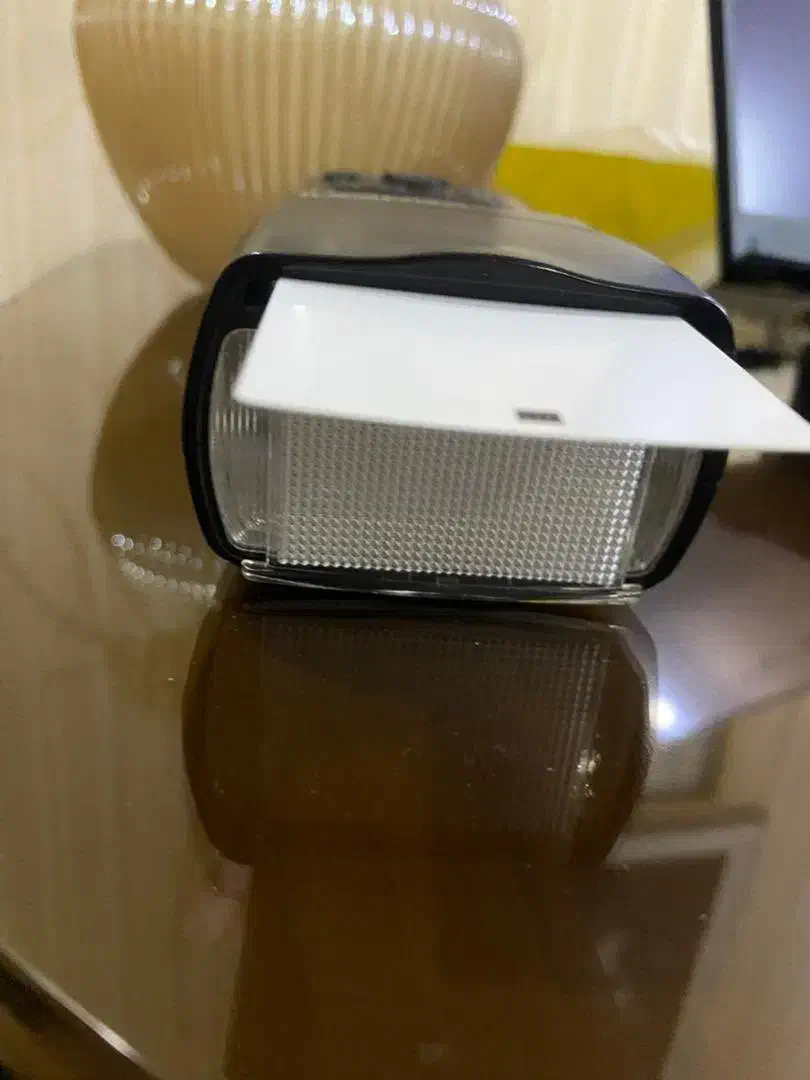 فلاش دوربین اسپیدلایت|دوربین عکاسی و فیلم‌برداری|اندیشه, اندیشه فاز ۱|دیوار