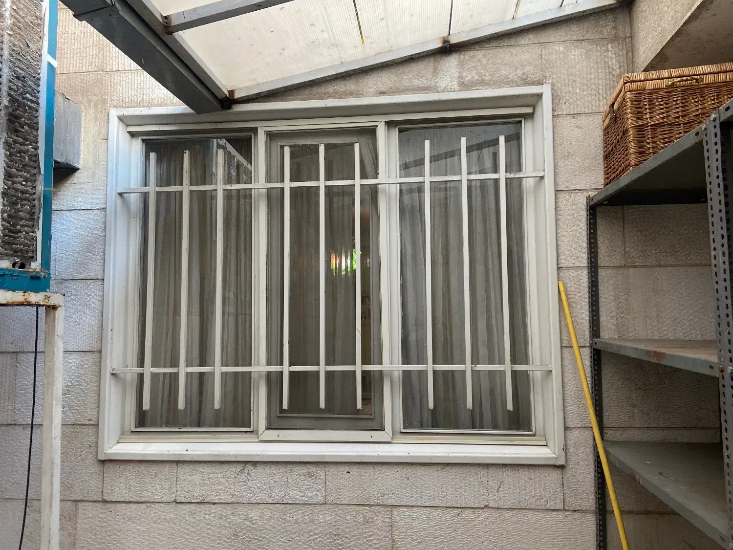 پنجره آهنی با فریم توری شیشه و محافط|مصالح و تجهیزات ساختمان|تهران, هروی|دیوار