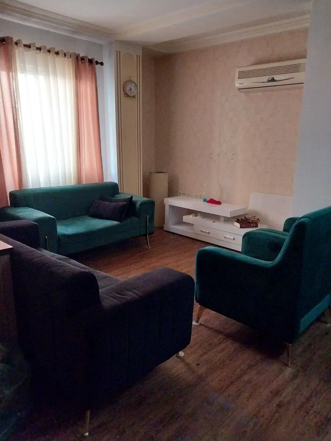 ۱ دست مبل چستر ۷ نفره|مبلمان خانگی و میز عسلی|رشت, چله خانه|دیوار