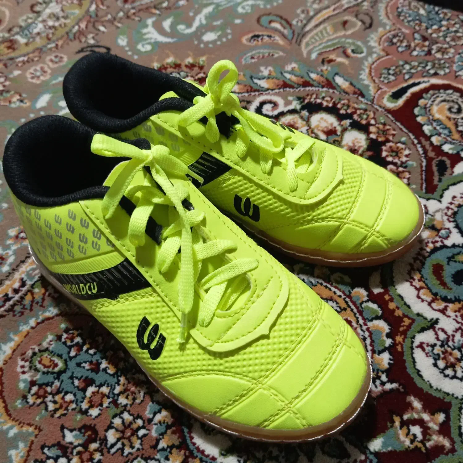 کفش فوتبال بچگانه سایز ۳۱|تجهیزات ورزشی|کاشان, زیارتی|دیوار